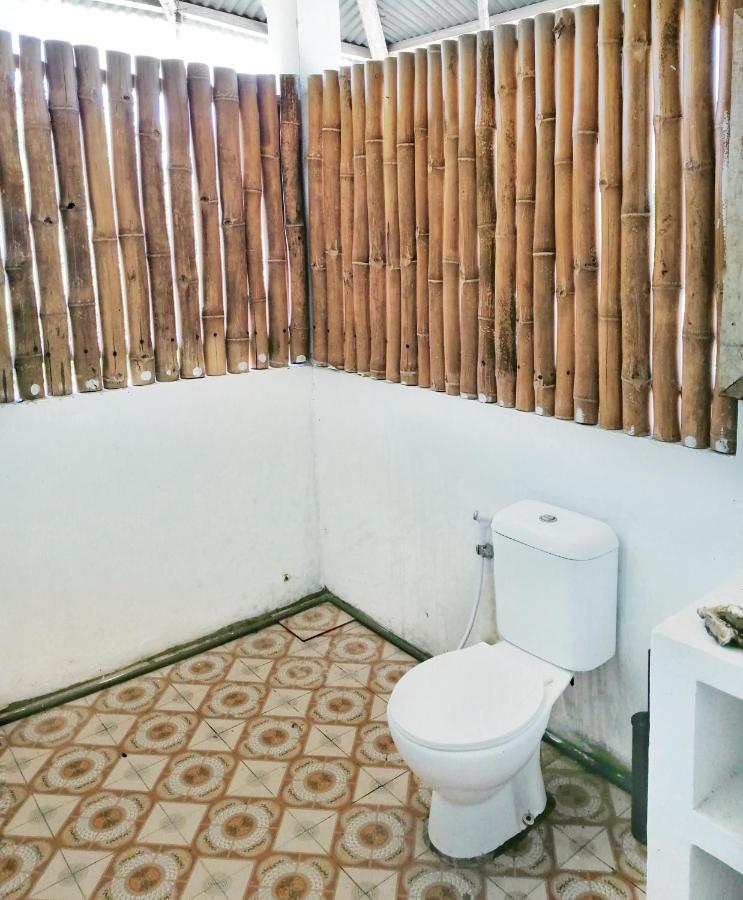 Lambo Homestay Waikabubak Esterno foto