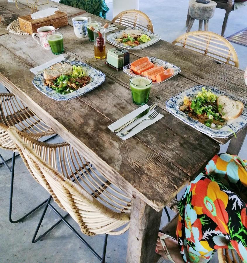 Lambo Homestay Waikabubak Esterno foto