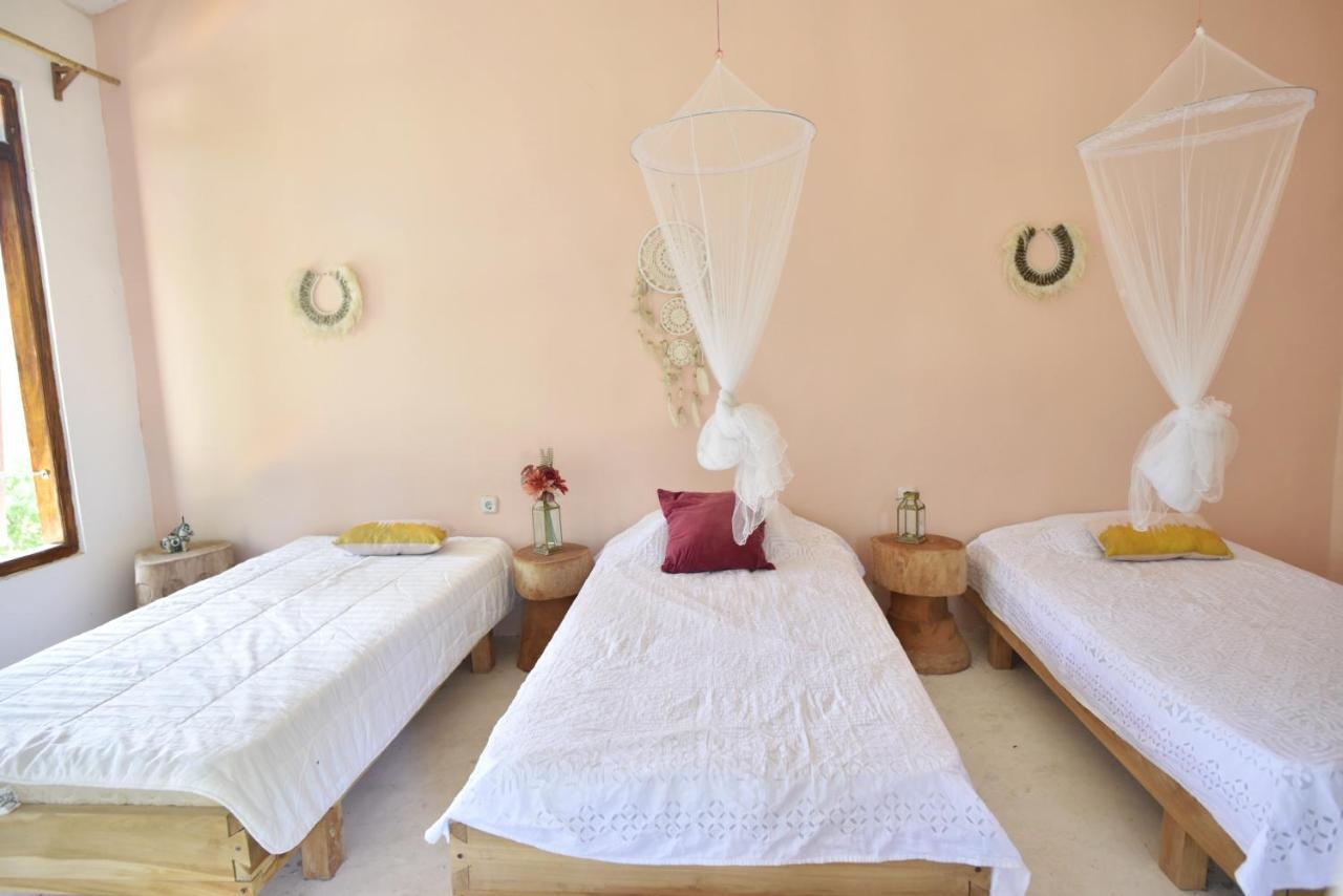 Lambo Homestay Waikabubak Esterno foto