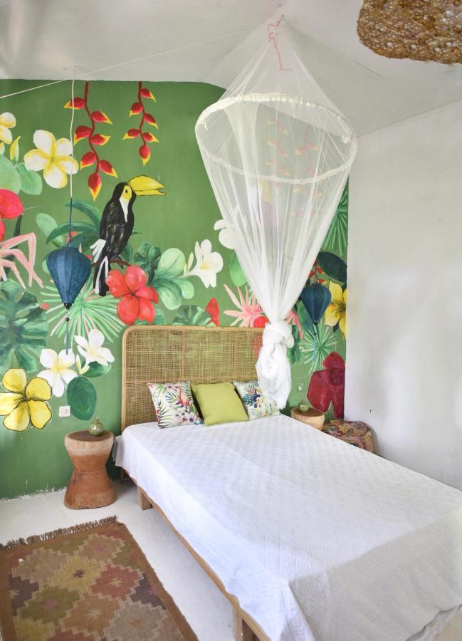 Lambo Homestay Waikabubak Esterno foto