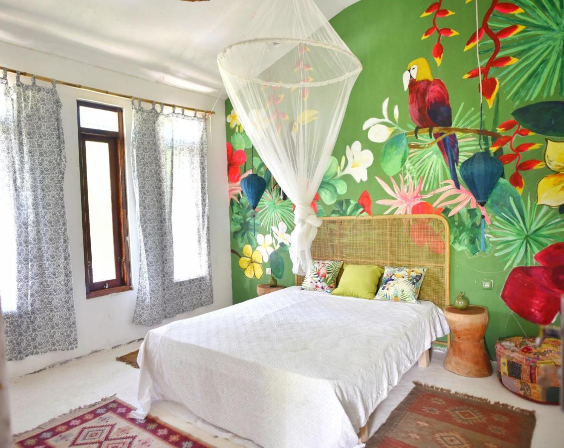 Lambo Homestay Waikabubak Esterno foto